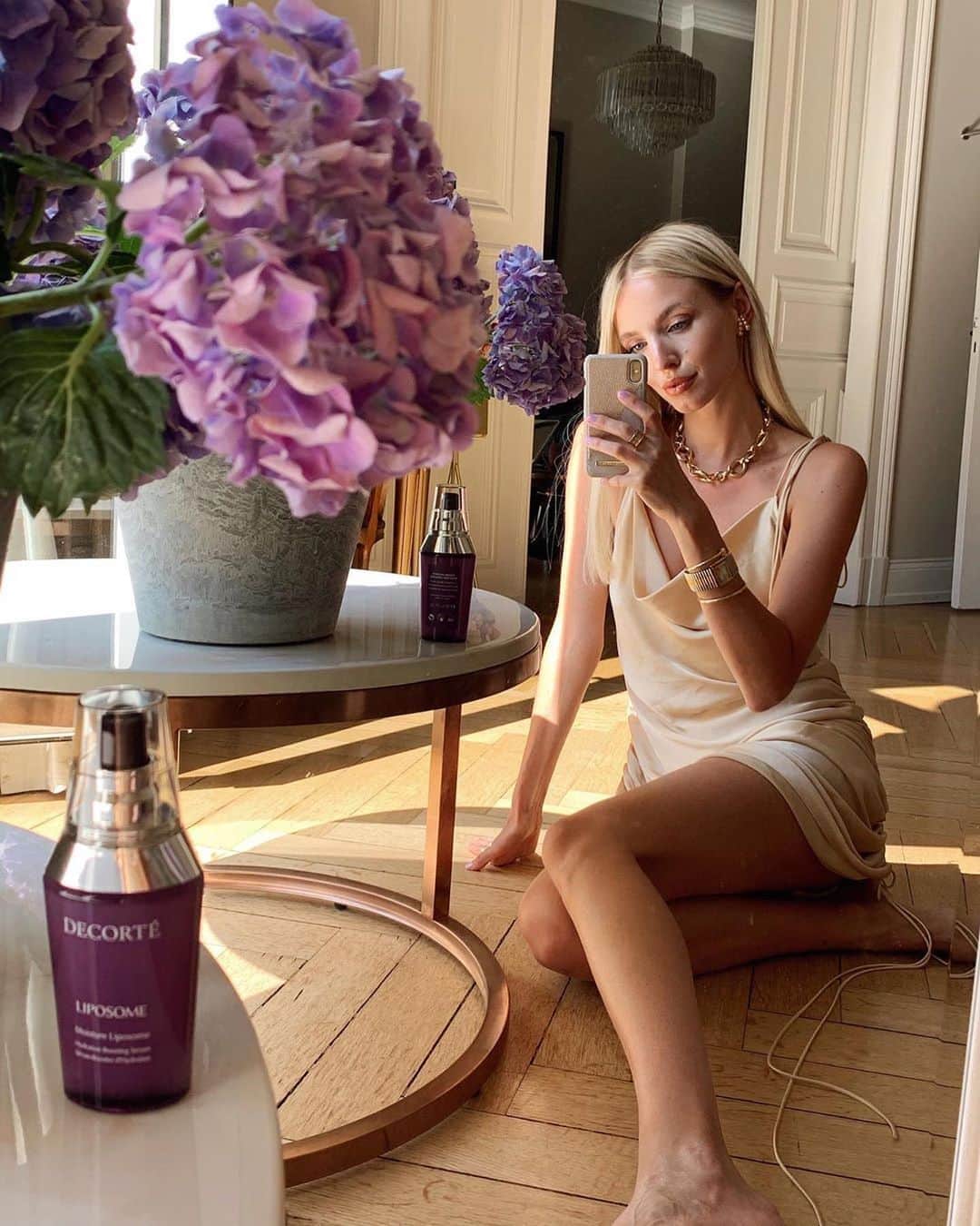 DECORTÉさんのインスタグラム写真 - (DECORTÉInstagram)「“Summer feels and I’m keeping my skin hydrated with Decorté. 💜 The Moisture Liposome has been Japan’s no.1 selling serum for the last 30 years thanks to its amazing long-lasting moisturizing effects!” - @leoniehanne in partnership with @decortebeautyuk」8月11日 22時05分 - decortebeauty