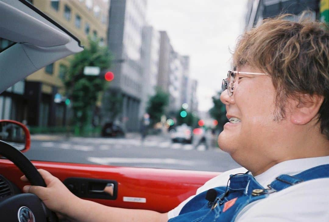 藤田ニコル（カメラ）さんのインスタグラム写真 - (藤田ニコル（カメラ）Instagram)「🚗  CONTAX T3📸」8月11日 22時08分 - nicocame25