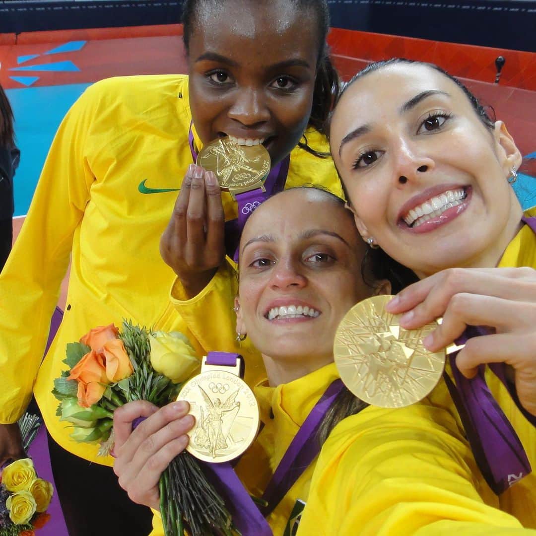 ファビアナ・オリベイラのインスタグラム：「Oito anos desse dia INESQUECÍVEL!」