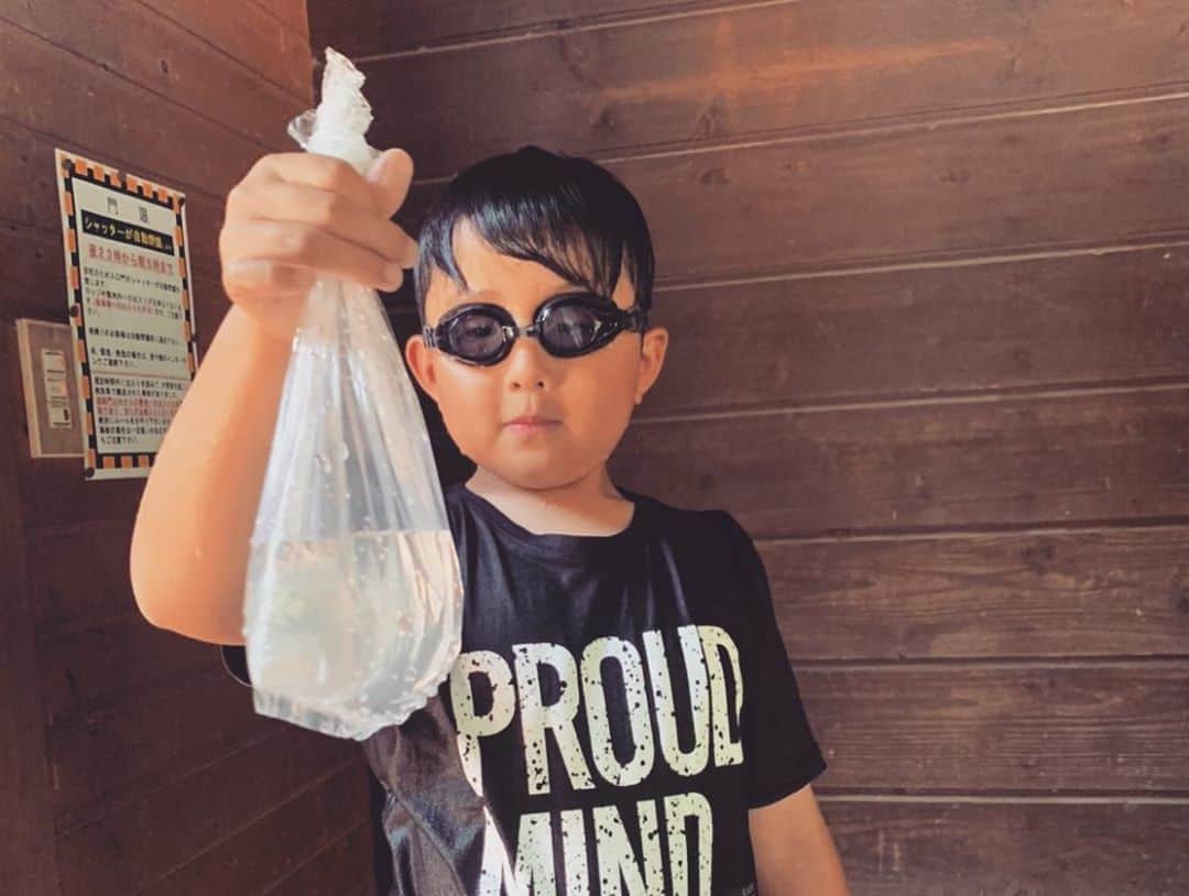 若林翔子さんのインスタグラム写真 - (若林翔子Instagram)「. . 秋保　木の家♡ 一日ほんっと遊んだ遊んだ！！  こどもが外で思いっきり遊んで笑ってるのって、やっぱいいなぁ😊 キャンプとか一緒に行ける今のうちいっぱい行きたい！！と思った1日でした😂  #宮城　#秋保　#木の家 #キャンプ　#川遊び　#魚 #魚とりに夢中 #イカしたメンバーたち #楽しすぎた　#暑すぎた」8月11日 22時22分 - shokowakabayashi1685