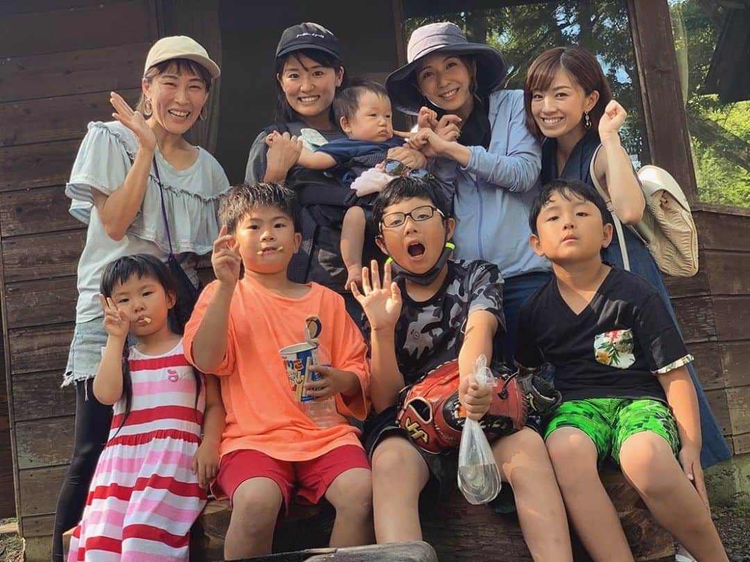 若林翔子さんのインスタグラム写真 - (若林翔子Instagram)「. . 秋保　木の家♡ 一日ほんっと遊んだ遊んだ！！  こどもが外で思いっきり遊んで笑ってるのって、やっぱいいなぁ😊 キャンプとか一緒に行ける今のうちいっぱい行きたい！！と思った1日でした😂  #宮城　#秋保　#木の家 #キャンプ　#川遊び　#魚 #魚とりに夢中 #イカしたメンバーたち #楽しすぎた　#暑すぎた」8月11日 22時22分 - shokowakabayashi1685