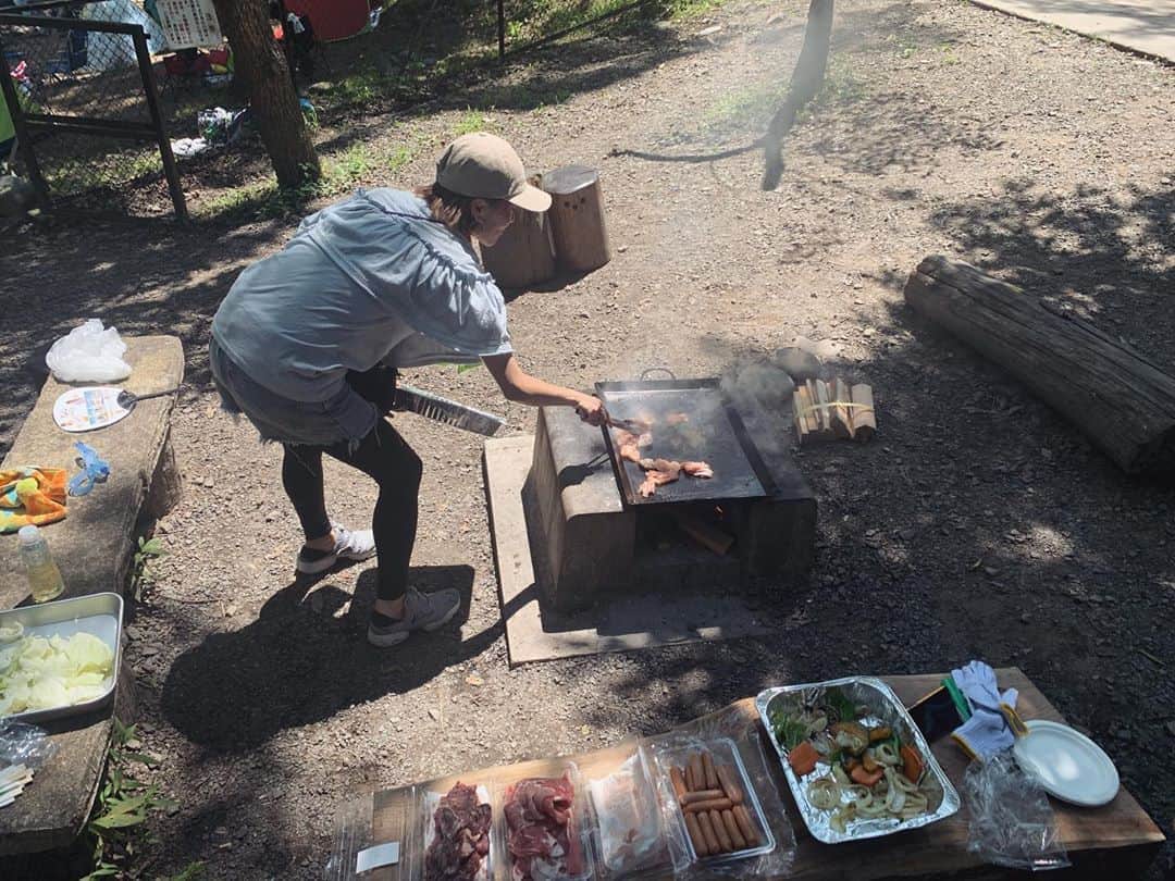 若林翔子さんのインスタグラム写真 - (若林翔子Instagram)「. . 秋保　木の家♡ 一日ほんっと遊んだ遊んだ！！  こどもが外で思いっきり遊んで笑ってるのって、やっぱいいなぁ😊 キャンプとか一緒に行ける今のうちいっぱい行きたい！！と思った1日でした😂  #宮城　#秋保　#木の家 #キャンプ　#川遊び　#魚 #魚とりに夢中 #イカしたメンバーたち #楽しすぎた　#暑すぎた」8月11日 22時22分 - shokowakabayashi1685