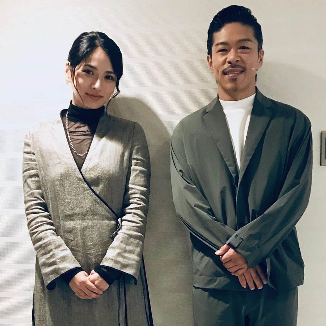 野波麻帆さんのインスタグラム写真 - (野波麻帆Instagram)「『もうラブソングは歌えない』。 劇場に足を運んでくださった方々、配信で見てくださった方々ありがとうございました。 今回初対面でコンビを組ませて戴いたMATSUさん　@exile_matsu と。😊 心通わせギュッとした時間を劇場皆で共有する感じ。とても幸せな時間でした。 ありがとうございました！！」8月11日 22時25分 - mahononami