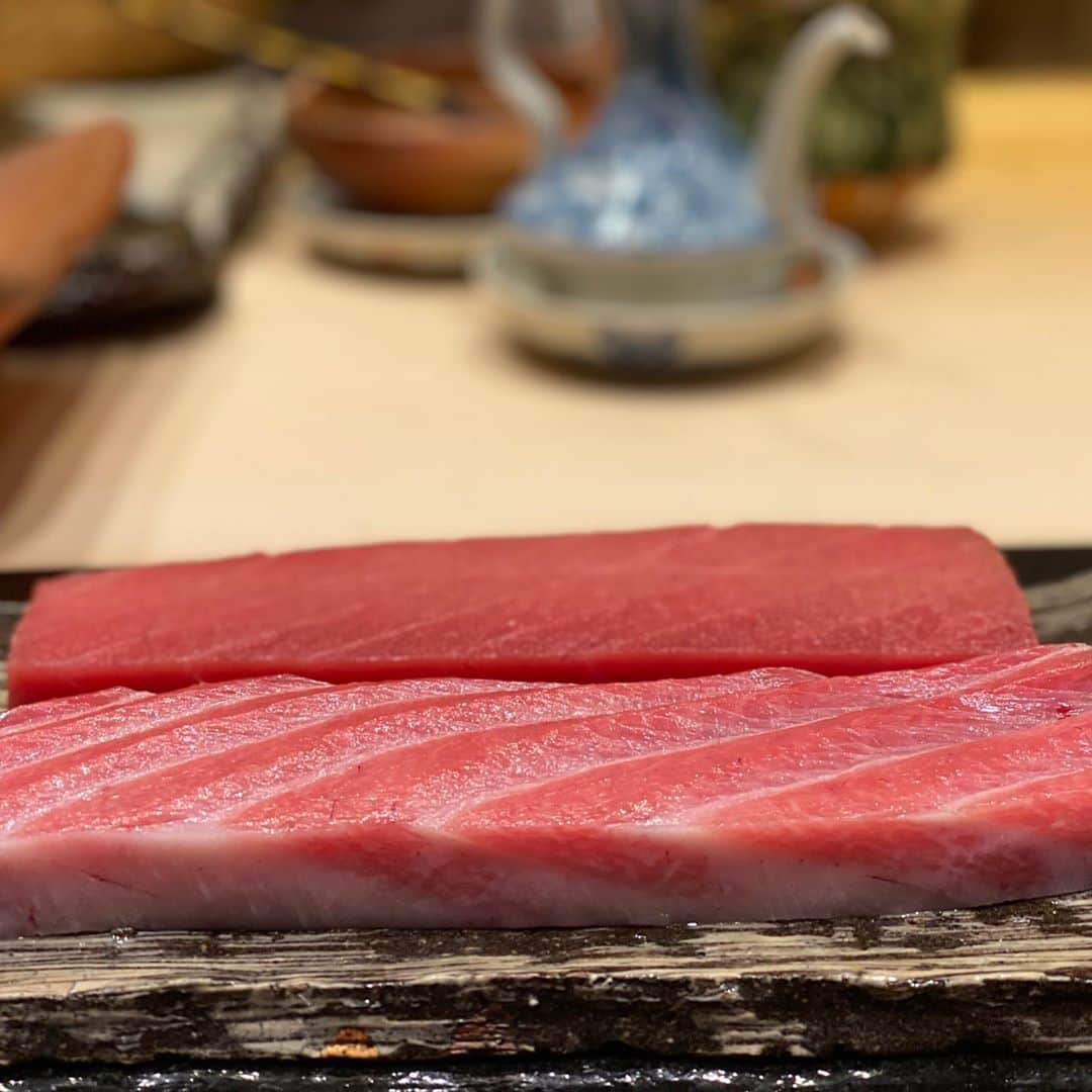 横田真一さんのインスタグラム写真 - (横田真一Instagram)「マグロが好きすぎて、、、 溶けて消える赤身、、、 #乃南 #やま幸　#ミシュラン #すし#東京すし#ミシュラン# #オーガニック#有機米#ヴァンナチュール#ナチュラルワイン#自然派ワイン#ビオワイン#亜硫酸無添加#オレンジワイン#横田真一#南麻布#ルーシーマルゴー#麻布十番#ボンサンテヨコタ#organic#bio#有機野菜#亜硫酸#ゴルフ#ゴルフ女子#レッスン#プロ#グルメ#美味#ゴルフとグルメ Bonne Santé de YOKOTA ボンサンテヨコタ 港区南麻布1-4-18 03-6874-3318」8月11日 22時27分 - yokoshingolf