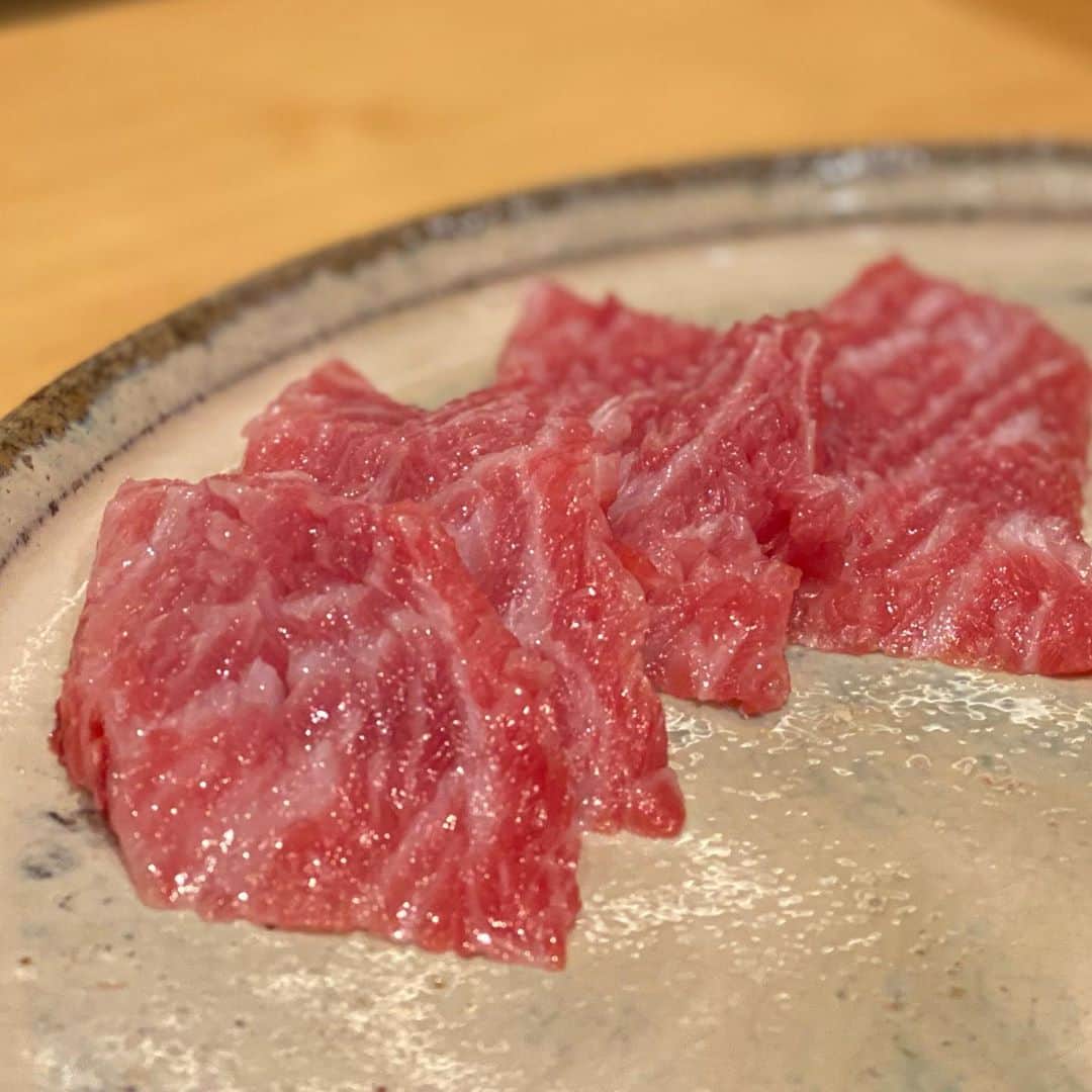 横田真一のインスタグラム：「マグロが好きすぎて、、、 溶けて消える赤身、、、 #乃南 #やま幸　#ミシュラン #すし#東京すし#ミシュラン# #オーガニック#有機米#ヴァンナチュール#ナチュラルワイン#自然派ワイン#ビオワイン#亜硫酸無添加#オレンジワイン#横田真一#南麻布#ルーシーマルゴー#麻布十番#ボンサンテヨコタ#organic#bio#有機野菜#亜硫酸#ゴルフ#ゴルフ女子#レッスン#プロ#グルメ#美味#ゴルフとグルメ Bonne Santé de YOKOTA ボンサンテヨコタ 港区南麻布1-4-18 03-6874-3318」