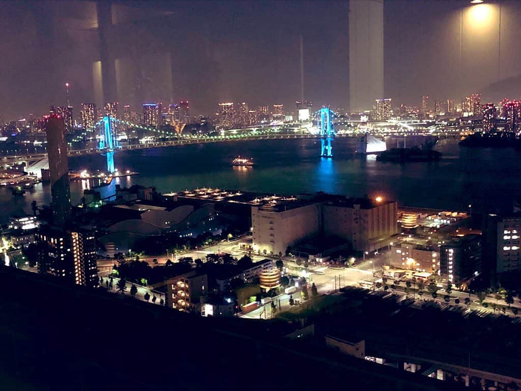 のインスタグラム：「🌃🌉✨」