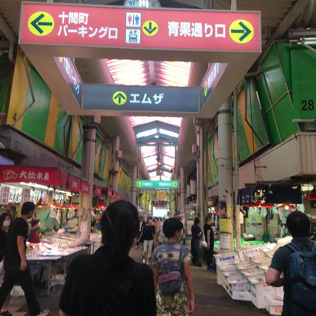 増山敬子さんのインスタグラム写真 - (増山敬子Instagram)「近所にこんな商店街があったら幸せですね🥺 #近江町市場食べ歩き  にオススメな#回転寿し大倉  美味しくて安くて新鮮です🍣」8月11日 22時46分 - keikomasuyama