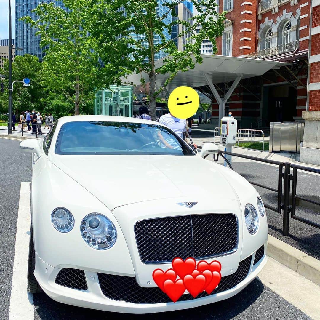 DJ JUICYのインスタグラム：「チャイルドシートとベビーカーが、、、  まだ決まらない...  どうしよう〜😣💦  #マタニティライフ #ベビーグッズ #ベビーカー #チャイルドシート #悩む #bentley」