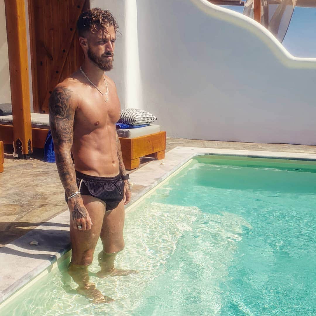 ジョー・ベネットのインスタグラム：「Last day vibes 😥🤘🏻」