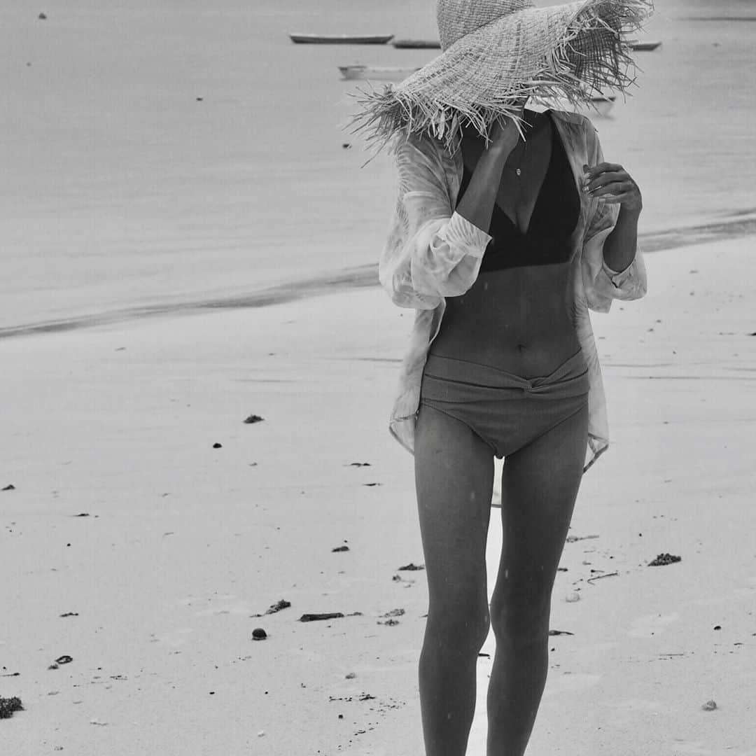 mamany704さんのインスタグラム写真 - (mamany704Instagram)「* * 何も考えず、海外に行けてた去年😭 今年は無理やけどまた来年行けたらいいなと💭 * * 変なショーパン焼けが後悔の写真🤦🏽‍♀️w * * #fashion#summer#summerfashion#beach#beachwear#swimwear#bikini#sea#sky」8月11日 22時56分 - mamany704
