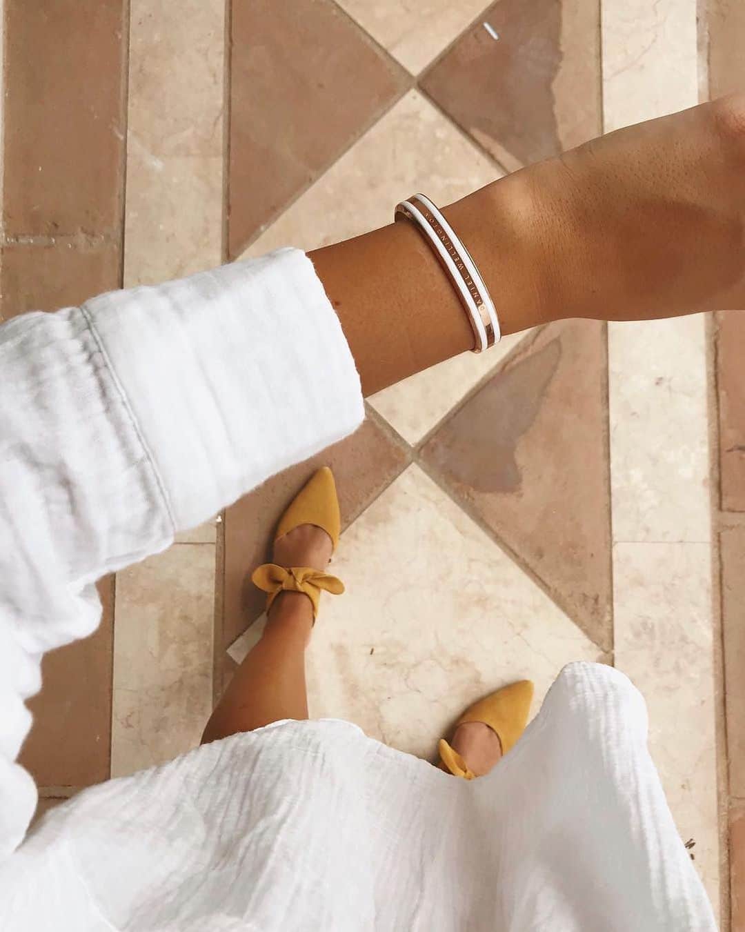 ダニエルウェリントンさんのインスタグラム写真 - (ダニエルウェリントンInstagram)「Our Classic Bracelet is the ultimate everyday piece. (Photo via @eirinkristiansen) #DanielWellington」8月11日 23時06分 - danielwellington