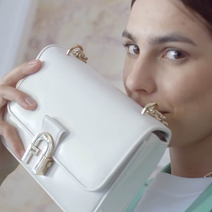 フルラのインスタグラム：「Don't take yourself too seriously with the Furla Cosy. Pair with a healthy dose of lightheartedness.  #thefurlasociety #furlafeeling #newcollection #furla #accessories #fashion」
