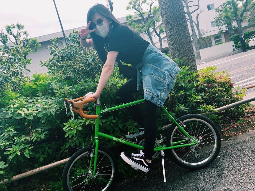 橘佳奈さんのインスタグラム写真 - (橘佳奈Instagram)「#𝙱𝚁𝚄𝙽𝙾 🚴🏻‍♀️🚴🏻‍♀️  #minivelo #自転車 #愛車 #BRUNO #マスクしながらの坂道はキツい」8月11日 23時13分 - tachibana__kana