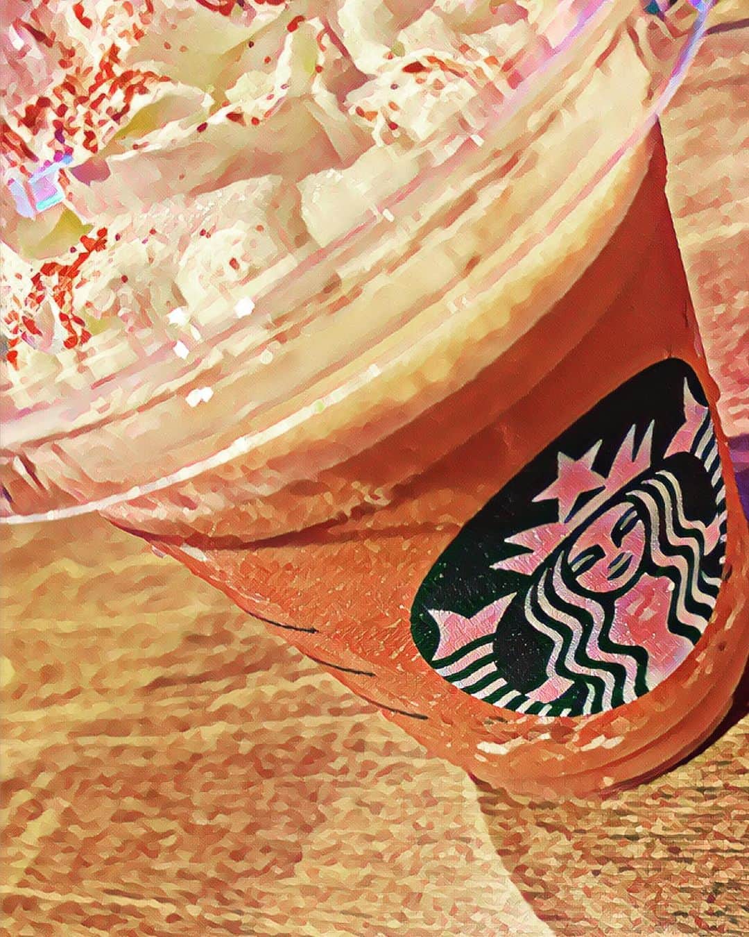 クボナオキのインスタグラム：「【2020.8.11】 #今日のスターバックス #いつもカフェモカしか #頼んだことなかったクボ #前の人たちがみんな #なんとかふらぺちーのって #頼むので #はじめてふらぺちーのっていうやつを #頼んでみた #とっても甘かった #けどね #ついにね #後ろにコメントが #めっちゃ可愛いイラストもあるし #一人でにっこりして帰ったけど # #これもしかして #印字されてるやつちゃうか #でもハッピーをありがとう #スターバックス #また明日 #クボスタグラム」