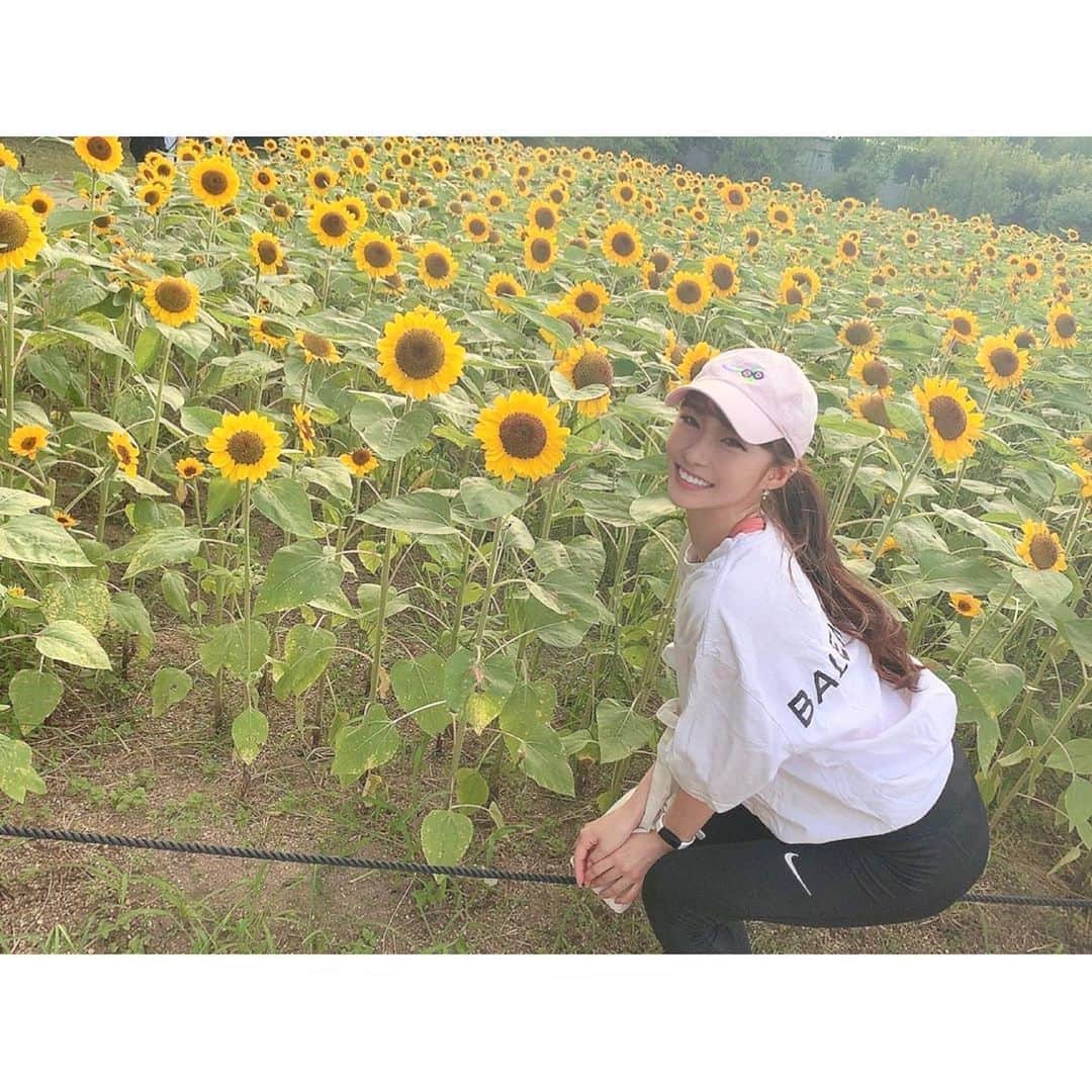 のインスタグラム：「長居植物園🌻ひまわりウィーク❣️ ， ジム🏋️‍♀️行くつもりだったから めっちゃスポーツウェア🎽だけど 動きやすかったから良き🙆‍♀️笑 ， 偶然だったけど結果オーライ😋❤️ ， ， ， ， 🌸レッスンのご案内🌸 ， ， 火💠studio MAI 緑橋メインスタジオ 「コンディショニングヨガ」18:30〜19:30 ， 水💠studio MAI 緑橋メインスタジオ 「リフレッシュヨガ」☀️10:00〜11:00 ， ， 木💠スパワールド♨️ @spaworld_jp 「アロマヨガ 」18:30〜19:30 ， ， 金💠studio classone 「朝ヨガ」☀️07:00〜08:00 ， ， 金💠 salon Embellir 会員様ヨガレッスン🧘‍♀️ @salon_embellir_714 ， ， 土💠スパワールド♨️ @spaworld_jp 「リラックスヨガ 」17:00〜18:00 ， ， ，  #diet #fitnessgirl #japanesegirl #cafe #yoga #japanese #japanesegirl #japan #asiangirls #sunflower #ヨガ大阪 #フリーランス #ホットヨガ #ヨガ #ヨガインストラクター #ウォーキング #ボディメイク #全米ヨガアライアンス #長居植物園 #長居公園 #インフルエンサー #160cm #ダイエット #撮影モデル  #向日葵 #花言葉 #ひまわり」