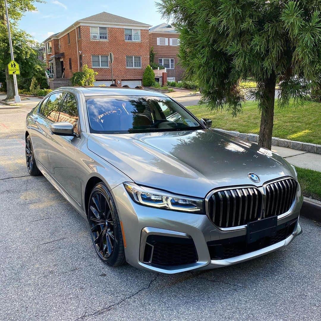 CarsWithoutLimitsさんのインスタグラム写真 - (CarsWithoutLimitsInstagram)「@Premier_auto_leasing delivering yet another M760 ✅ Best deals on all M models in the tri-state area @premier_auto_leasing mention CWL get your first month FREE !!! #carswithoutlimits #bmw #m760」8月11日 23時23分 - carswithoutlimits