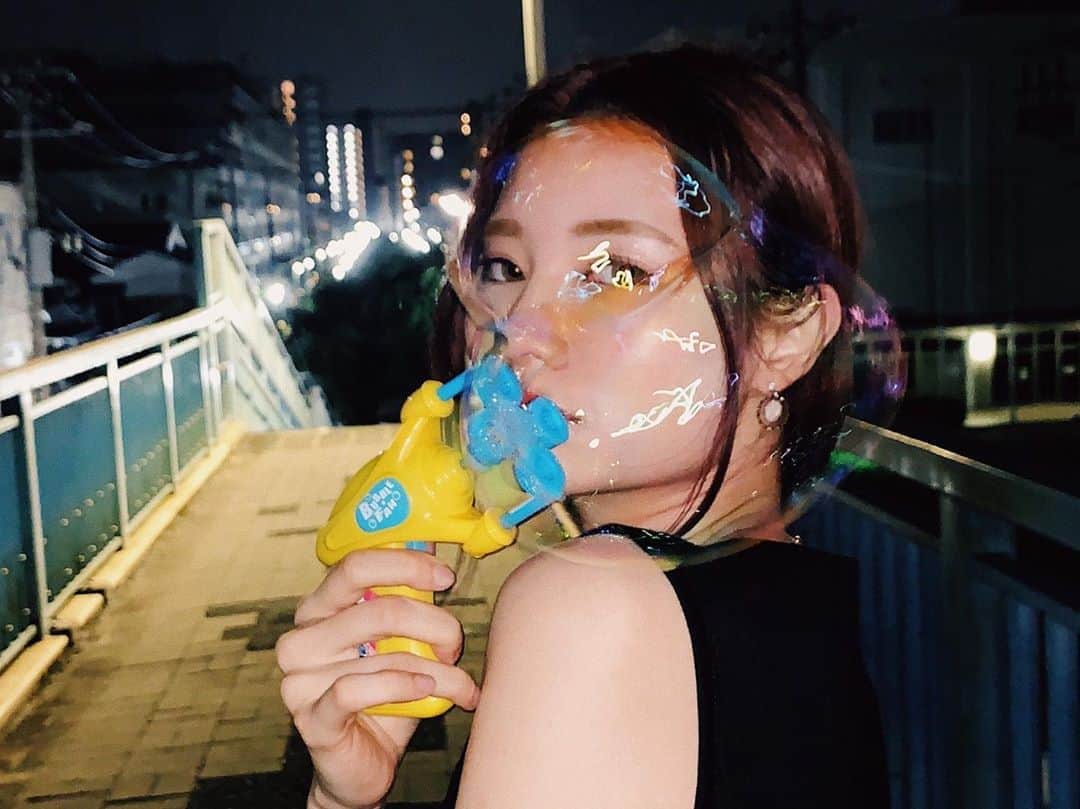 金子実加のインスタグラム：「bulle de savon. . C'est une bulle temporelle. . . . . . . . . . . #ポートレート #撮影　#フィルム写真  #シャボン玉 #夏　#カメラ好きな人と繋がりたい #モデル #映画　#金子実加　#me #japan #tokyostreet #東京　#おしゃれさんと繋がりたい #加工　#iphoneカメラ  #love #japon」