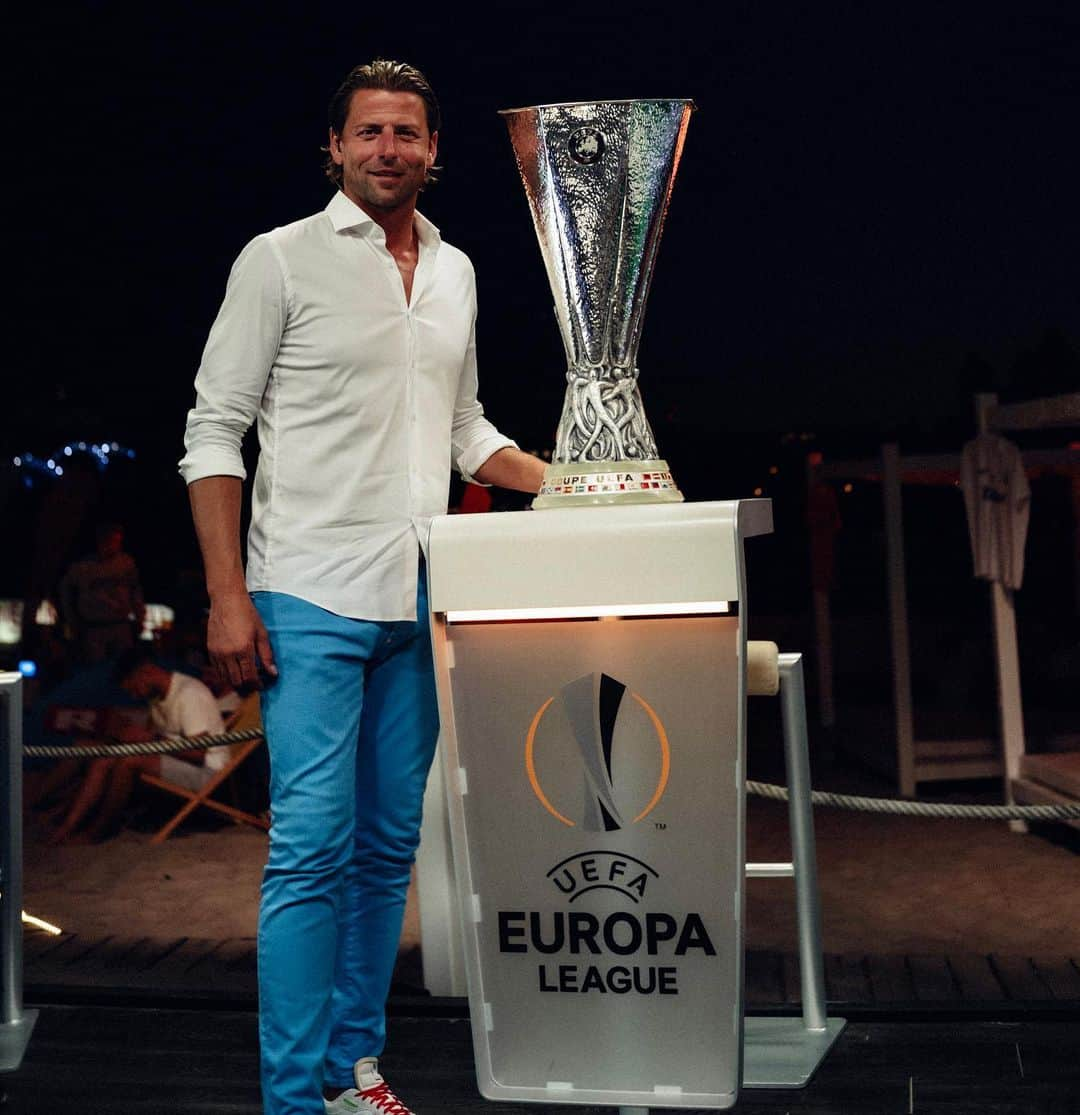 ローマン・ヴァイデンフェラーさんのインスタグラム写真 - (ローマン・ヴァイデンフェラーInstagram)「In der Finalrunde der  @europaleague gehts leider ohne die Beteiligung der deutschen Teams weiter. @bayer04fussball  @eintrachtfrankfurt und der @vfl.wolfsburg sind inzwischen ausgeschieden. Mein Favorit ist nun @inter. Es bleibt spannend!  @rtl_fussball @laurawontorra @uefa_official  Bilder : @bastisevastos @rtl_fussball」8月11日 23時25分 - romanweidenfeller