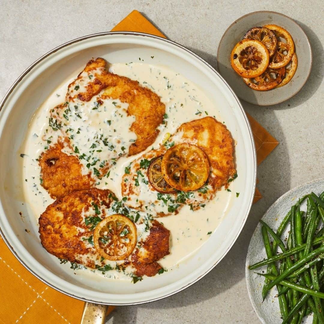 Food & Wineさんのインスタグラム写真 - (Food & WineInstagram)「So it turns out that Chicken Francese isn’t French, despite the Italian adjective. It isn’t really Italian, either—it’s a pure Italian-American red-sauce restaurant classic that’s perfect for a weeknight. Tap the link in our bio for the recipe, because chicken cutlets fried in light, Parm-Infused batter, then simmered in a lemony, chickeny cream sauce sounds pretty good for a Tuesday night. 📷: @jencausey」8月11日 23時31分 - foodandwine