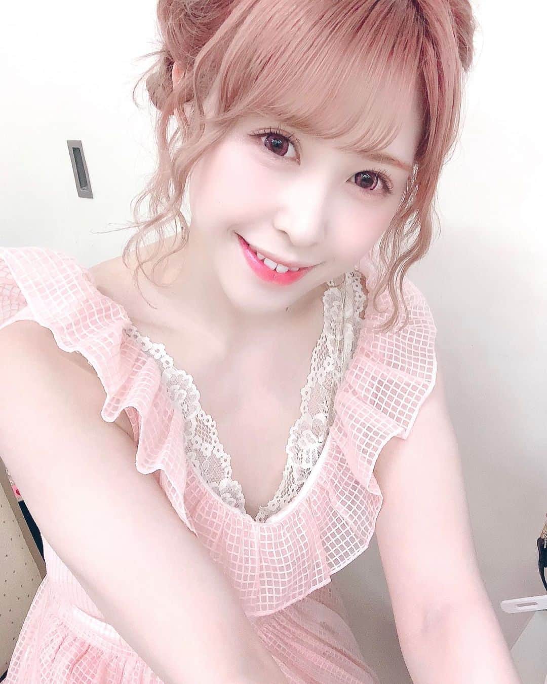 のインスタグラム：「このハニーのワンピースお気に入りです💗🎀ブランドはタグ付けしました♡ . . #自撮り #自撮り女子 #自撮り界隈 #自撮り部 #ラベンダーピンク #ピンクカラー　#美容院　#美容　#粉我　#赞 #动漫　#照片　#时装 #좋아요 #좋아요환영 #ヘアカラー #オシャレさんと繋がりたい #オシャレ　#女の子 #japanesegirl #コーディネート　#coordinate #fashion #instalike #instagram #instagood #instafashion #instapic #instalove #honeymihoney」