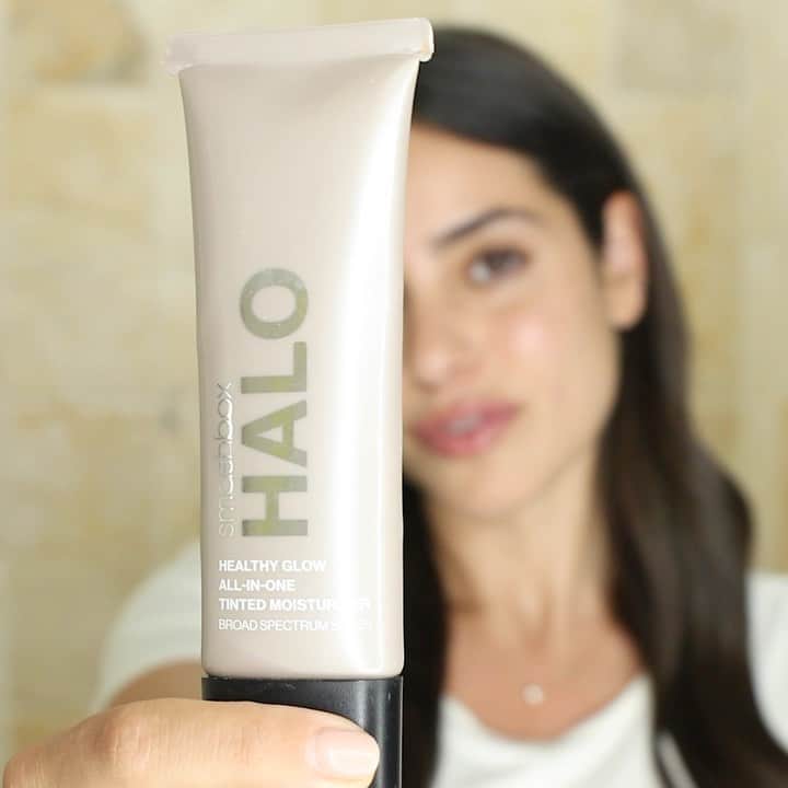 Smashboxのインスタグラム：「Coverage you've got to see to believe. Halo Healthy Glow Tinted Moisturizer is an ABSOLUTE DREAM 👏🏼 😇 @nicoleisaacs」