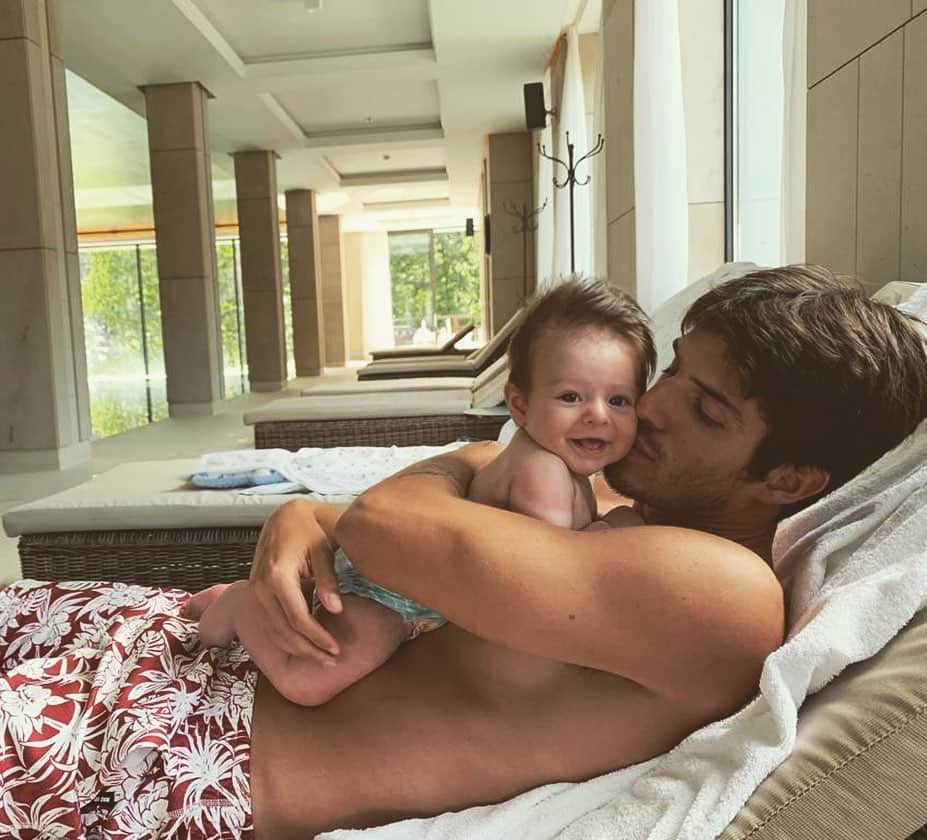 グスタヴォ・ルーカス・ドミンゲス・ピアソンのインスタグラム：「Spa day with daddy 🥰」