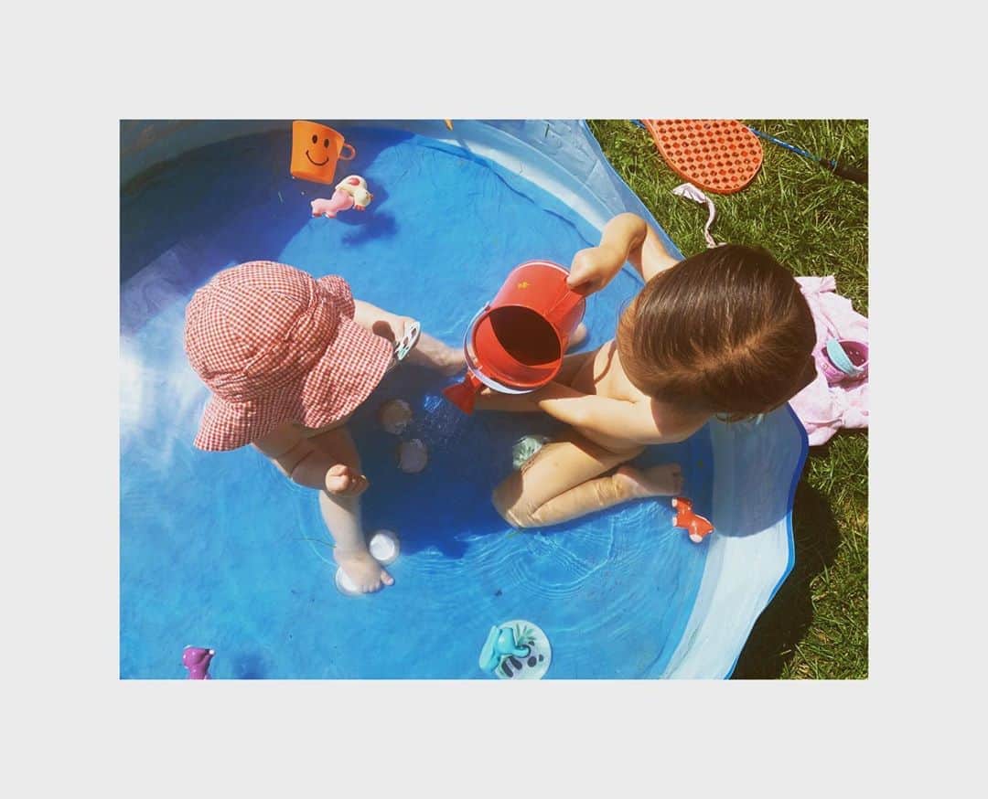 ダイアナ湯川さんのインスタグラム写真 - (ダイアナ湯川Instagram)「Sister play 💦  . . . . #sisters #daughters #mygirls #summervibes #summer #hot #love #family #childhood #motherhood」8月12日 0時12分 - diana.yukawa