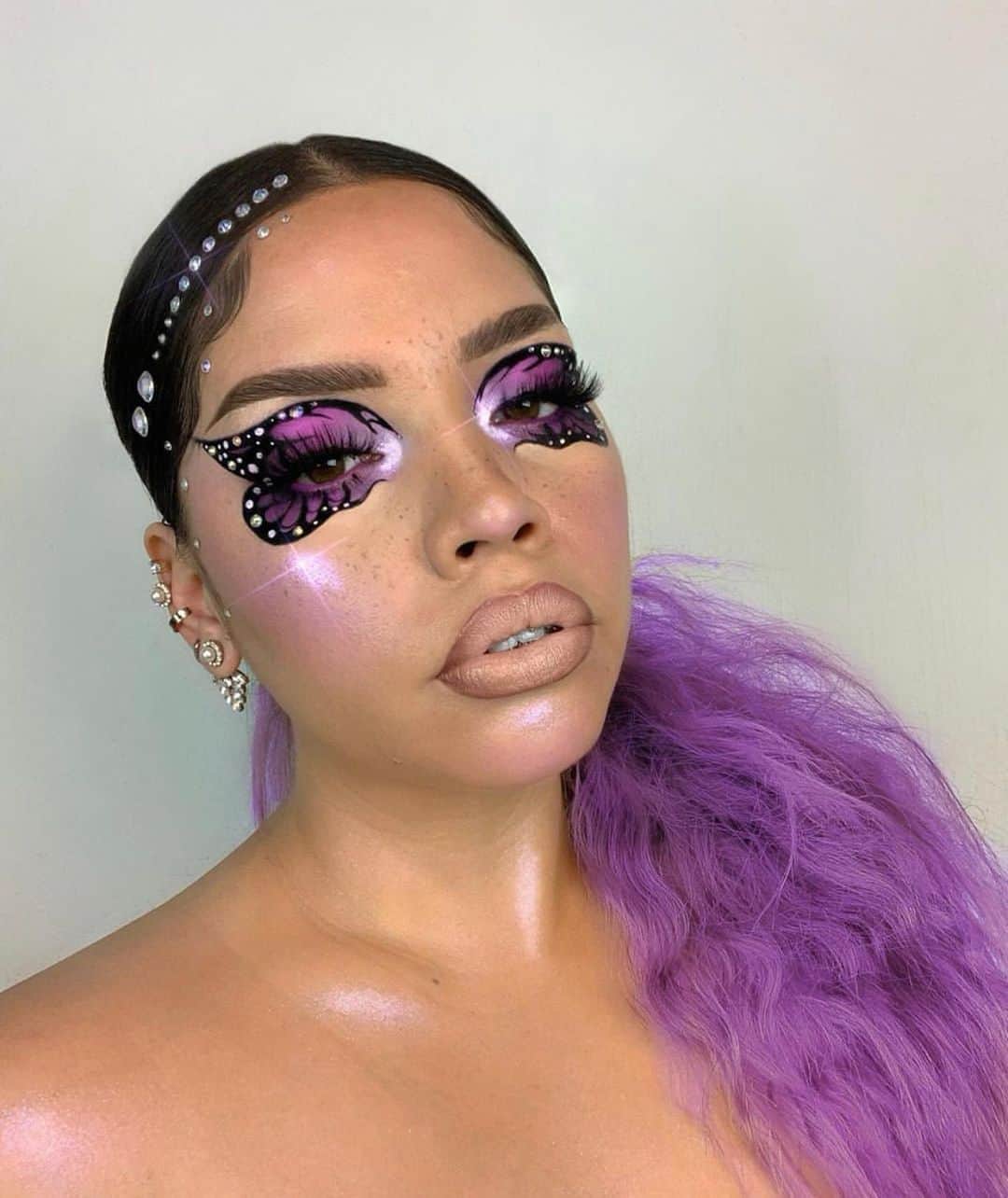 Jeffree Star Cosmeticsさんのインスタグラム写真 - (Jeffree Star CosmeticsInstagram)「🦋💜 @sinairuelas created this breathtaking look using our #bloodlust palette, #velourliquidlipstick in the shade Hunty, #velourlipliner in the shade Leo, #magicstarconcealer, & #extremefrost in the shade Choking on Ice 💎 #jeffreestarcosmetics」8月12日 0時13分 - jeffreestarcosmetics