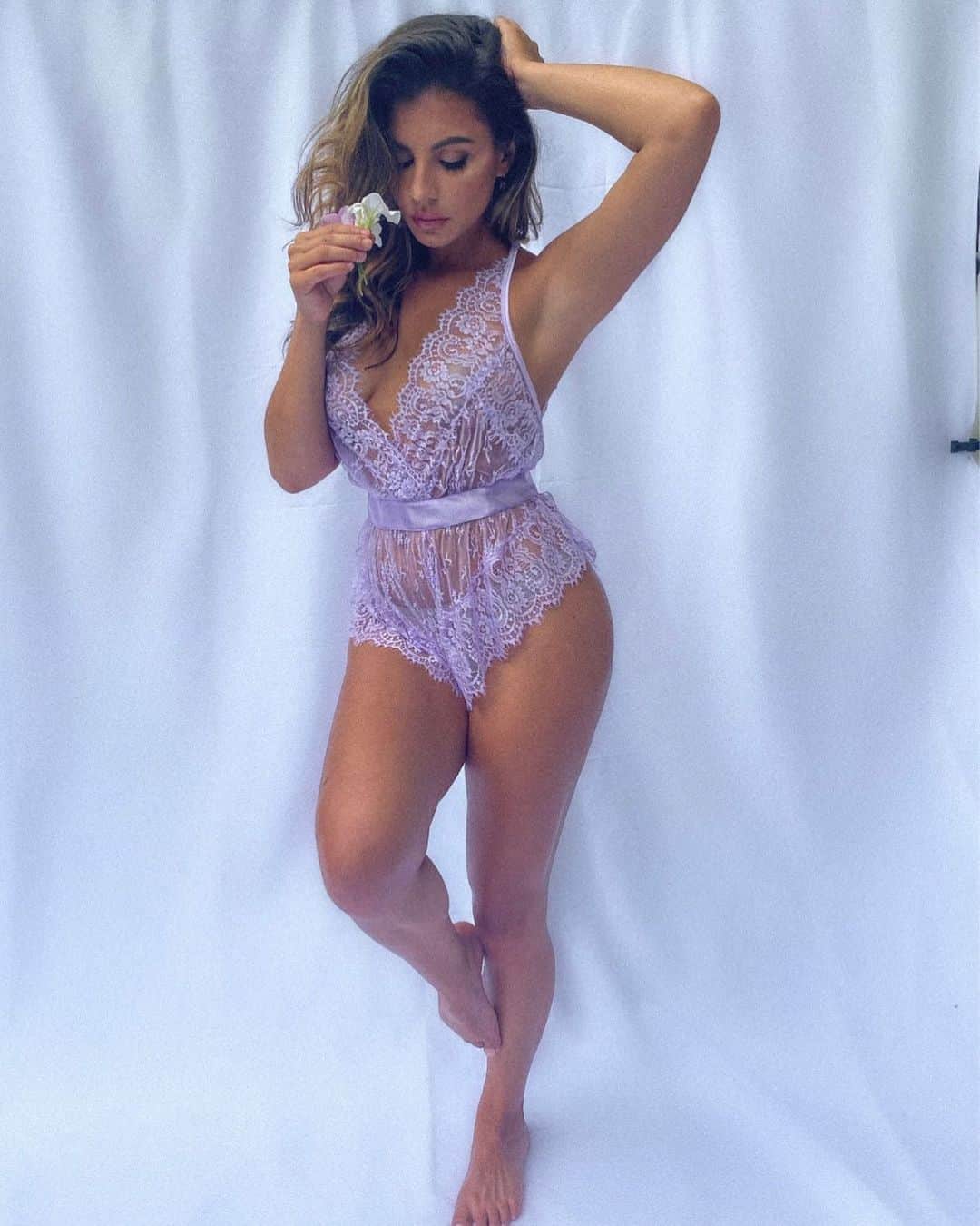 のインスタグラム：「She’s young, wild and free. And perfect in the Lace Romper with Eyelash Trim {Style: 11815} / Tap to get @sophmrusso ‘s style. #summervibes #styleinspo」