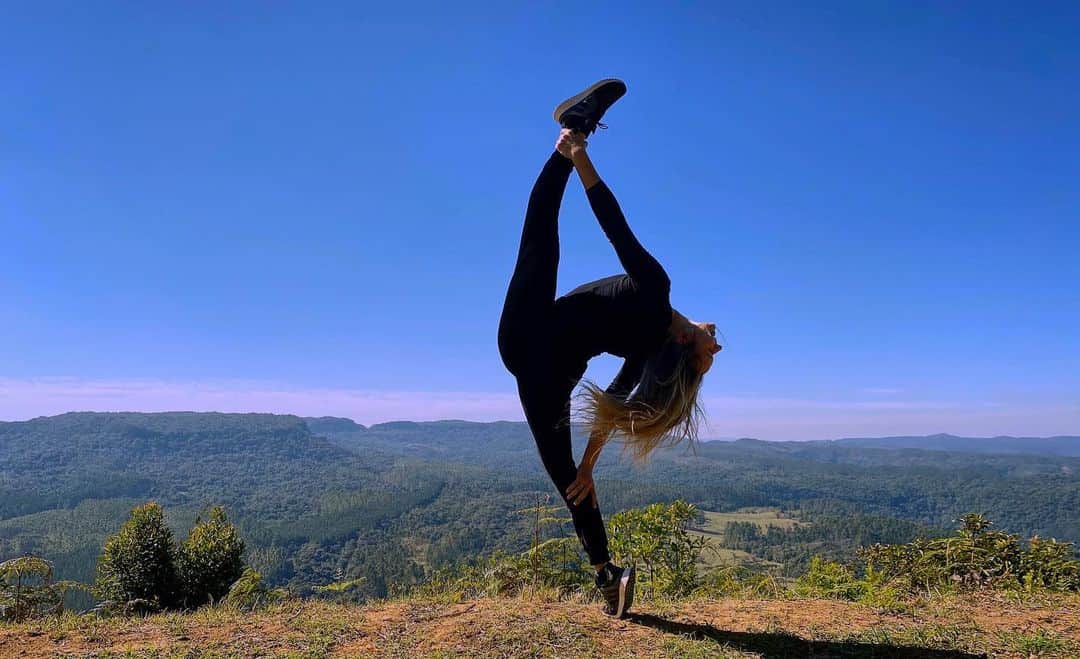 Jessica sayonara maierさんのインスタグラム写真 - (Jessica sayonara maierInstagram)「~ cabelos ao vento ~   📸: @afelopes  #gym #gymmotivation #hairstyle #gymlover #love #loveyourself #flexibility #flex #flexibilitytraining #yoga #nature #naturephotography #natureza #naturelovers #montain #faith #paz #pazinterior #pazdeespírito #equilibrio #equilibrium #pazeequilibrio #staystrong #stayhealthy #woman #womanpower #girls」8月12日 0時10分 - sayonaramaier