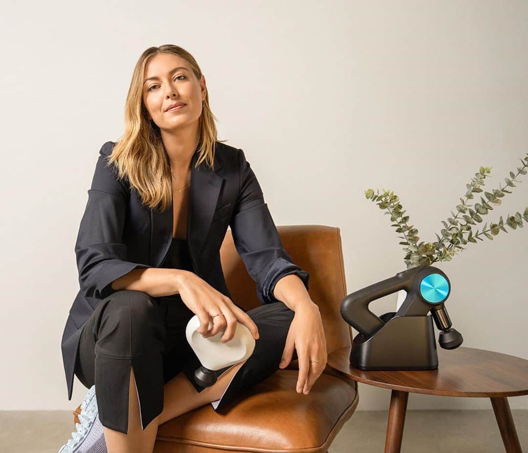 のインスタグラム：「I am so excited to be joining this team as an investor and strategic advisor!!🥳 @therabody has been on my mind for a few years, for a few different reasons. I truly believe in training like an athlete. Even as a retired one 😂. The recovery is simply an extension of the process, and there is no one better who understands this space. Their team is real, passionate and tough as nails. The Theragun is @drjasonwersland baby, his own invention and he also happens to be our neighbor (bonus!!). And together we’re building a category which we truly hope becomes a natural part of your lifestyle. Dad, don’t worry. Your free Theragun will be delivered this week. 📦📫#TherabodyFamily」