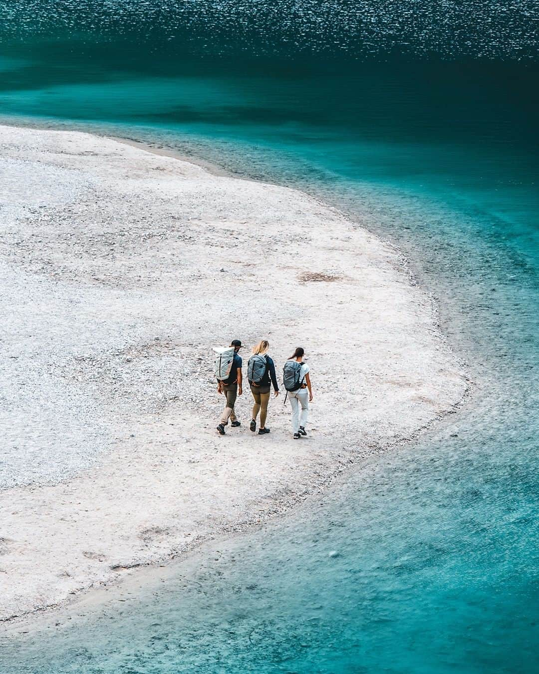 Mammutさんのインスタグラム写真 - (MammutInstagram)「The Maldives or a moutain lake in South Tyrol? For sure you don't have to travel to a tropical island to find turquoise water. And what beats the icy cold water of a mountain lake to cool-off from the current heat wave?  #mammut_swiss1862 #discoverearth #mountainlife」8月12日 0時15分 - mammut_swiss1862