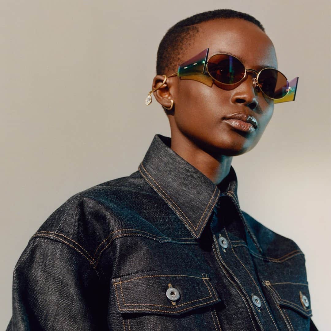 Saks Fifth Avenueのインスタグラム：「NEW AT SAKS: The bold, groundbreaking sunglasses of @fenty from the remarkable mind of @badgalriri have arrived.」
