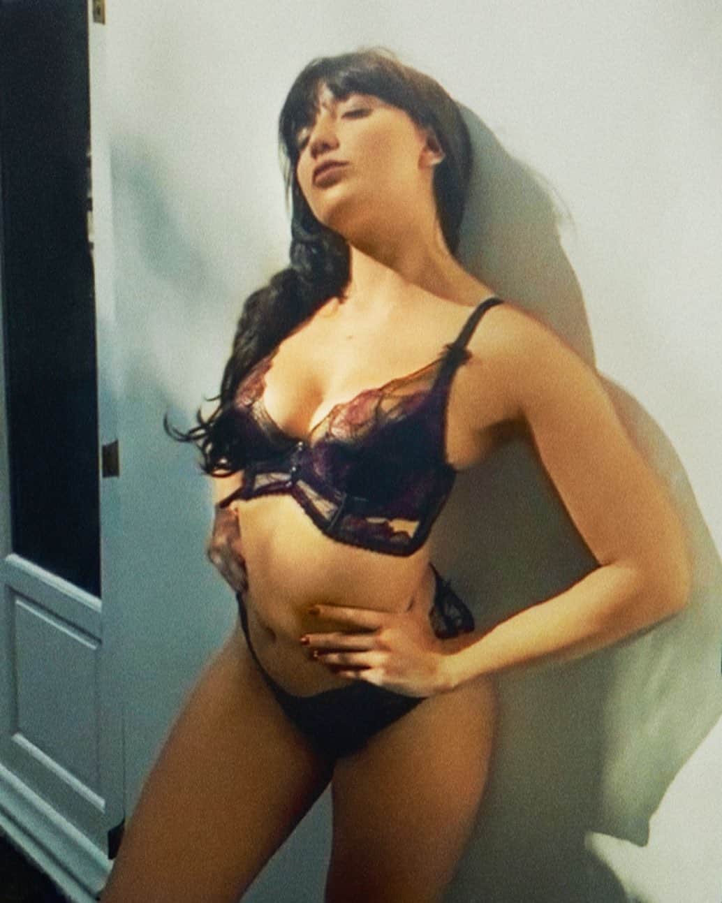 デイジー・ロウのインスタグラム：「It’s official. I am no longer a woman, I am a PUDDLE. This is what I looked like before I melted into a giant puddle... #lefttoyourowndevices for @agentprovocateur by @pixielevinson」