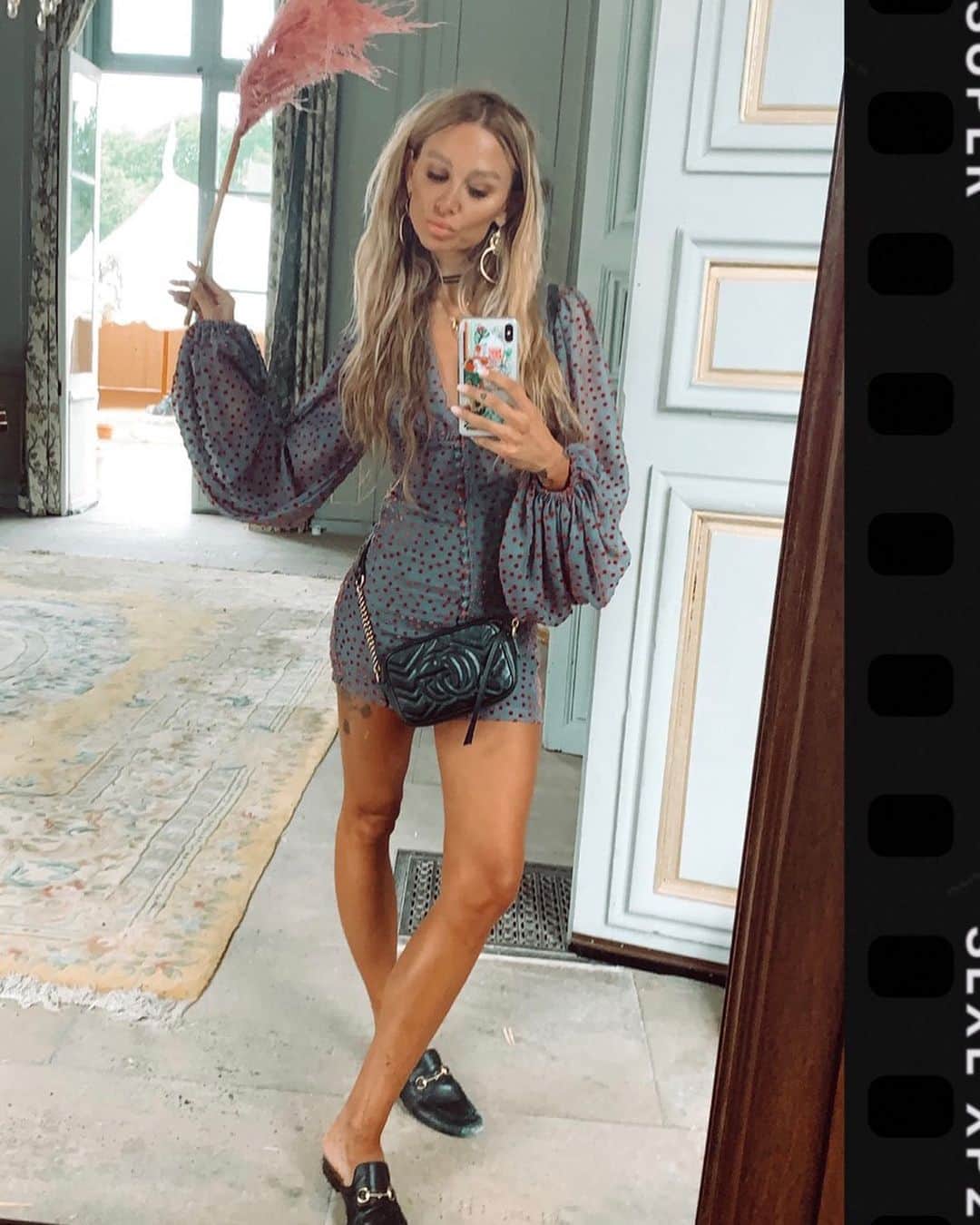 ルー・ティーズデールのインスタグラム：「Throwback #jimdependenceday 👰🏻 outfit 2. Trusty @ratandboa 🍇」