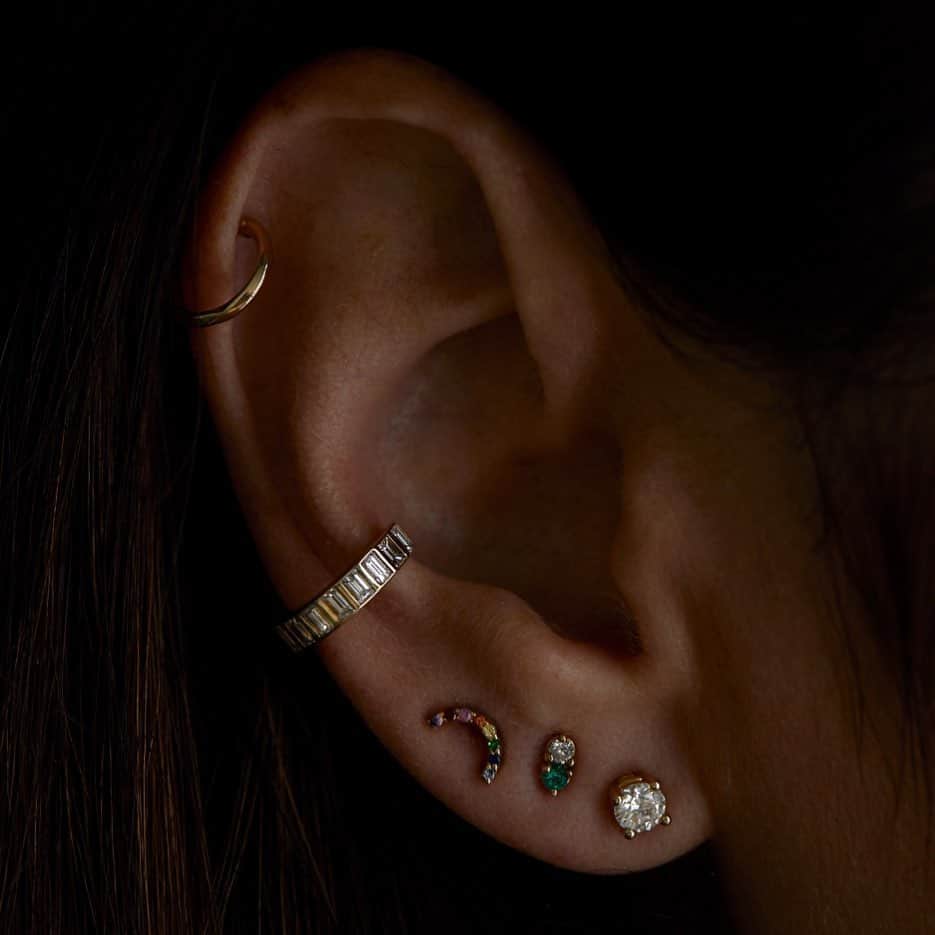 ニコール・トルンフィオのインスタグラム：「#earparty of my dreams 🧜🏼‍♀️🌈💫 @erthjewelry」