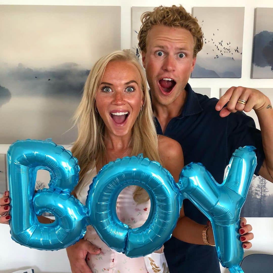 オスカル・ヒリェマルクのインスタグラム：「Feels unreal 🔥 we’re waiting for you my son❤️👶🏼」