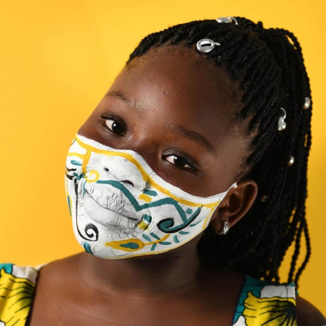 unicefさんのインスタグラム写真 - (unicefInstagram)「13-year-old Mariam dreams of becoming a doctor.  She’s one of the children in Côte d’Ivoire who painted their face to raise awareness about the importance of wearing masks. Behind every mask, there’s hope #ForEveryChild. #WorldMaskWeek  © UNICEF/UNI355554/Dejongh」8月12日 0時45分 - unicef