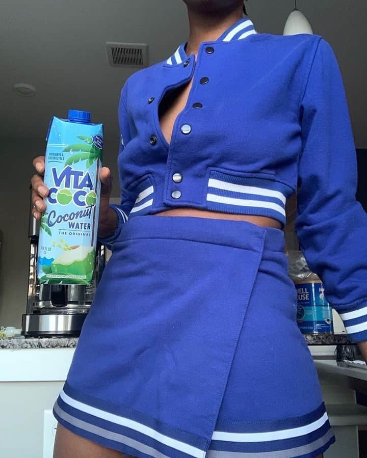 Vita Coco Coconut Waterのインスタグラム：「when your coconut water matches your fit」