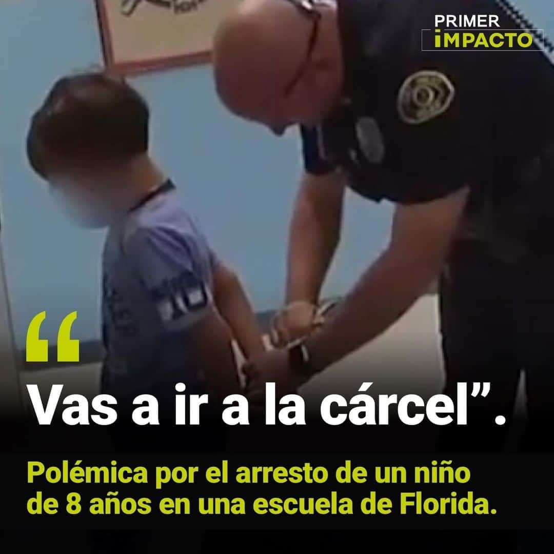 Primer Impactoさんのインスタグラム写真 - (Primer ImpactoInstagram)「Las imágenes de la detención de un niño de 8 años en 2018 recién salieron a la luz.   En ellas se ve cómo la policía trata de esposarlo y lo traslada a una prisión de adultos mientras el pequeño aguantaba el llanto.   El video del indignante caso en el link de nuestra biografía.  #PrimerImpacto.」8月12日 0時51分 - primerimpacto