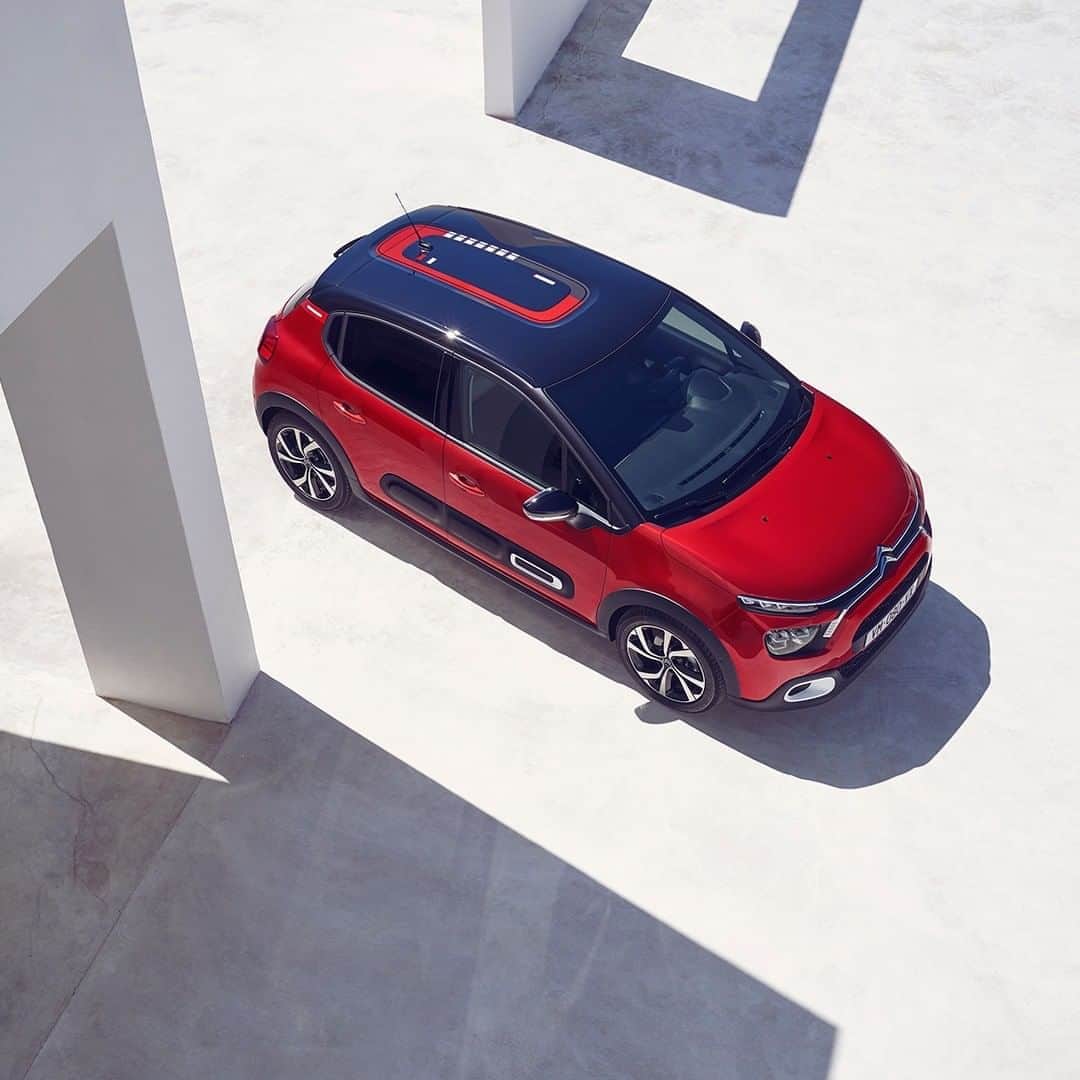 Citroënのインスタグラム：「With New Citroën C3, design has no limit. You can even customise your roof decor 😏 3 colours to choose from and make your New Citroën C3 unique. Order yours online now! #NewCitroënC3 #97CustomizationCombinations #Customisation #CitroënAdvancedComfort #Citroën #CitroënC3 #Personalised #Colour #Newcar #Urban #Lifestyle #Design #Fashion #Comfort #Instacar #Carsofinstagram #Car #Auto #Vehicule」