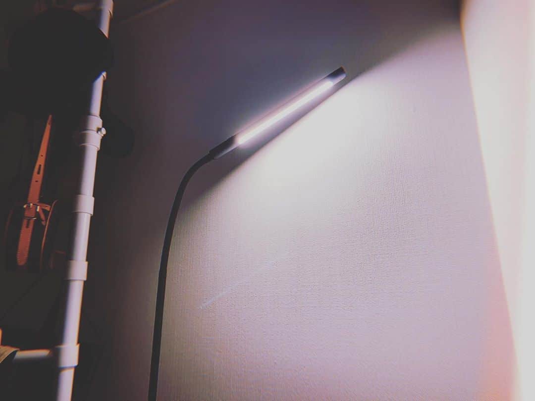 階戸瑠李さんのインスタグラム写真 - (階戸瑠李Instagram)「ドキドキで眠れない夜🌙  新しいお家のライト。 読書と映画用☺︎」8月12日 1時09分 - ruriponta