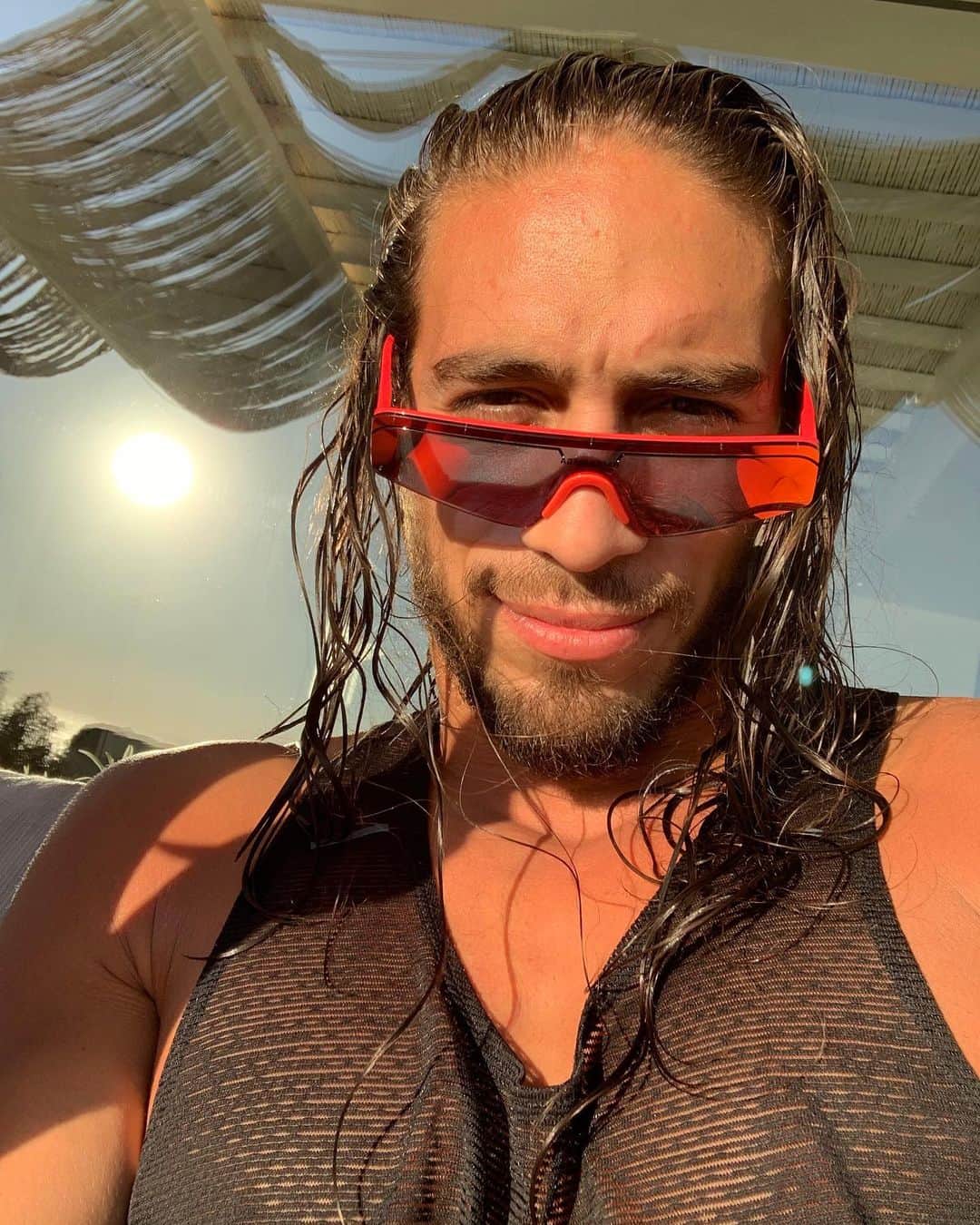 マルティン・カセレスのインスタグラム：「Tropicaleo encendido 🔥🌴 “ESOTICO”」