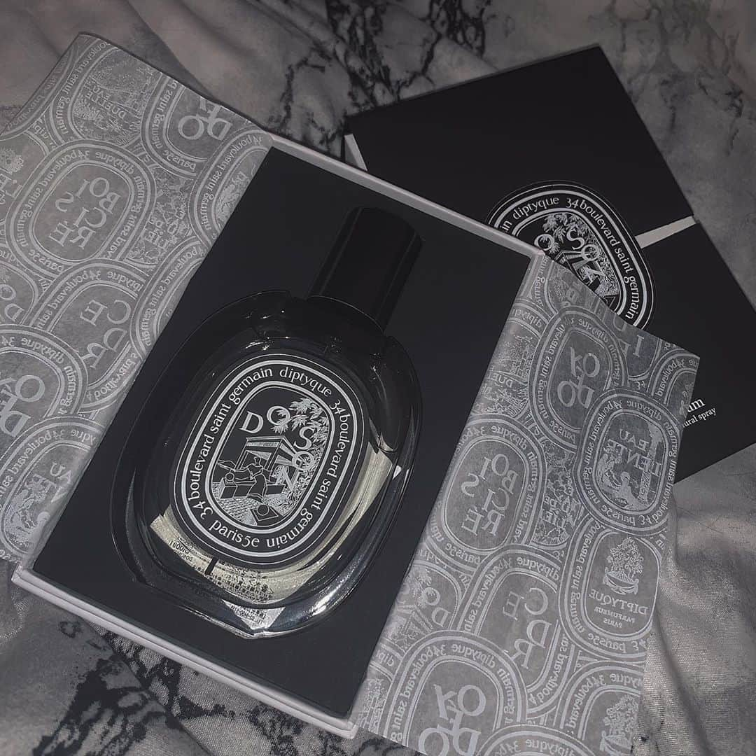 chiiiiiさんのインスタグラム写真 - (chiiiiiInstagram)「diptyqueのDOSON ひと吹きして 眠りについてます🌙... 睡眠用香水として愛用してる」8月12日 1時27分 - xchix328