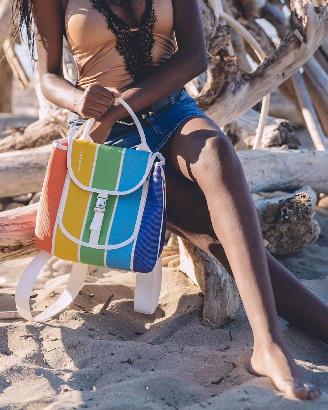 のインスタグラム：「Euphoria è il colore della liberta, perfetto nel nostro zainetto Kangaroo. 🌈 Clicca nella foto per vedere il prodotto.  Ph: @raoul_grandolfo   #brandinatheoriginal #rainbowcolor #summervibes #euphoria #fashinitaly」