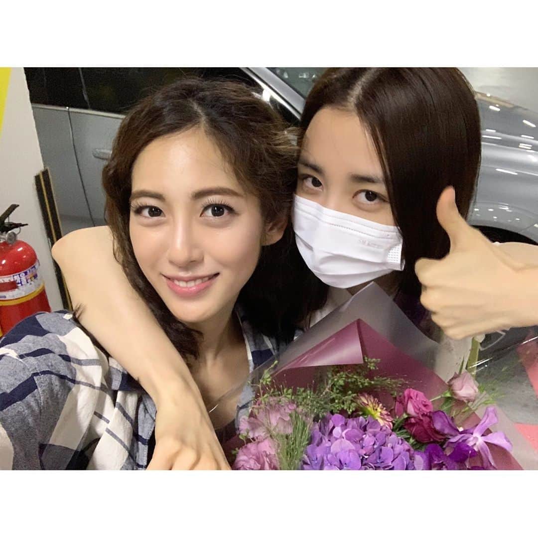 パン・ソヨンのインスタグラム：「. 너랑 나  나랑 너  참 ㅋㅋㅋㅋㅋㅋㅋㅋㅋ 노안에서 동안으로  이제 우리 동안 시작이야 사랑해 고마워  #반소영#박하선」