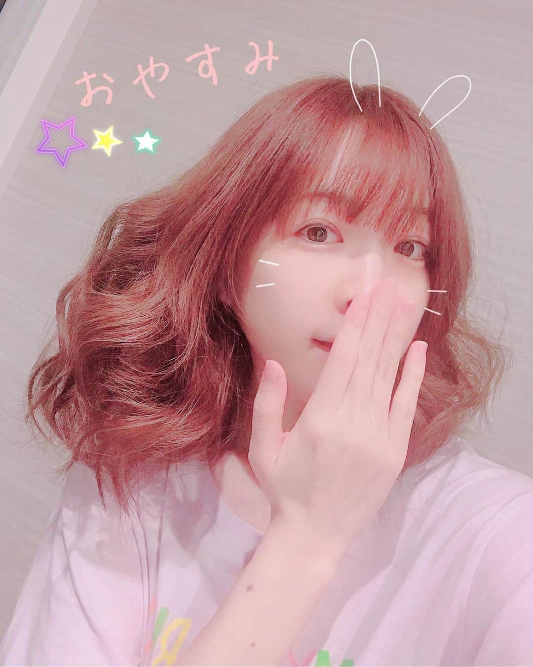 諏訪彩花のインスタグラム：「帰ってきてメイクも髪もOFFしたら、ふわふわになったよ💁‍♀️💖🌟🌃クリミィマミちゃんみたいな髪の毛〜✨もしくは…『ウィンガーディアム・レヴィオーサー！！！』✨✨」