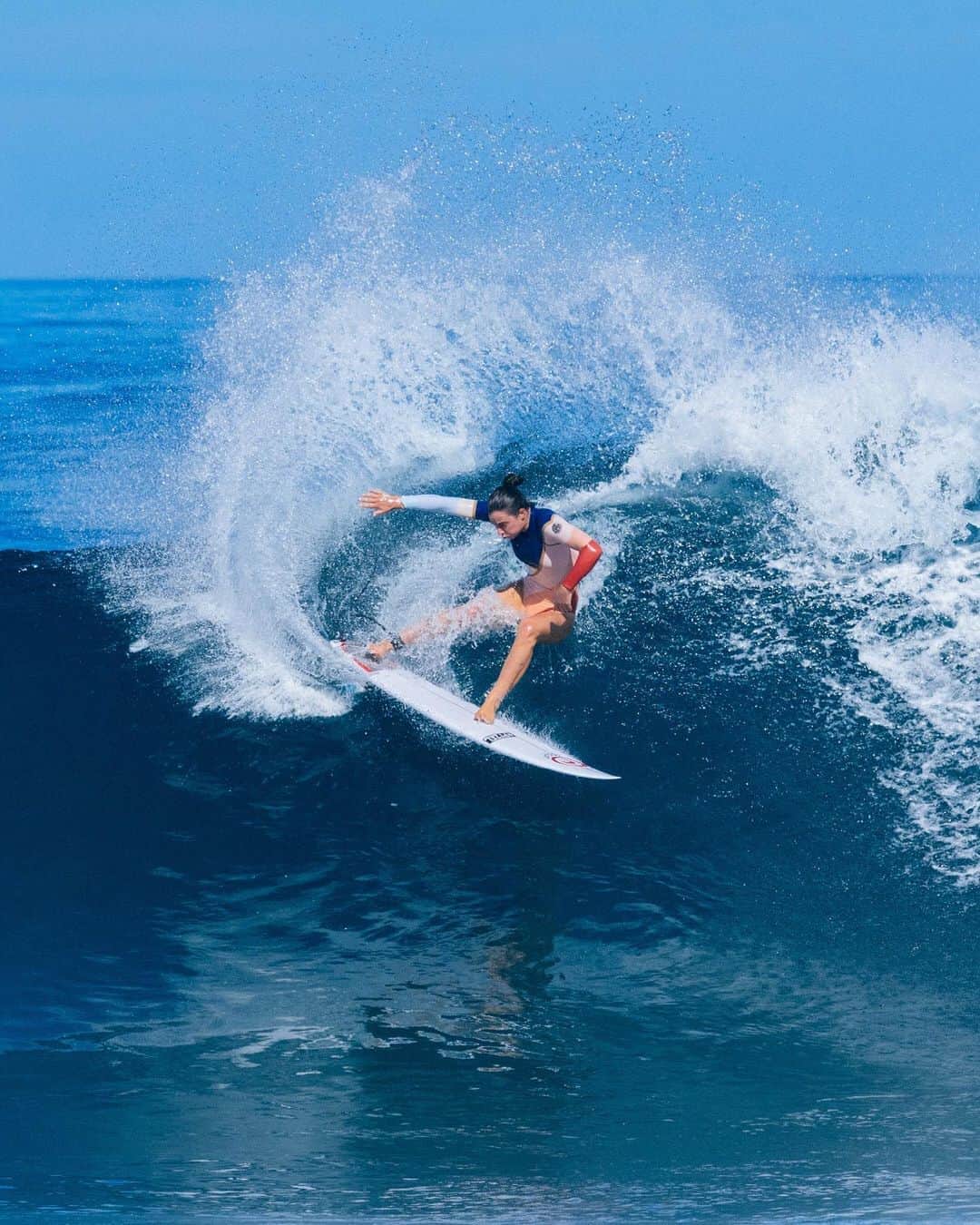 リップカールさんのインスタグラム写真 - (リップカールInstagram)「One session with the @ripcurl_women #BombshellSeries crew 🔥 ⠀⠀⠀⠀⠀⠀⠀ Made for surfing, designed with style. Tap to explore the ultimate in Women’s wetsuits.」8月12日 7時13分 - ripcurl
