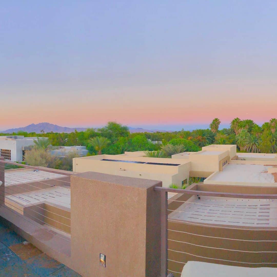 村主章枝さんのインスタグラム写真 - (村主章枝Instagram)「I love the sunset in Vegas. ラスベガスの夕焼けが大好き。 #sunset  #lasvegasviews  #ラスベガス生活 #ラスベガス情報」8月12日 7時19分 - fumie.suguri