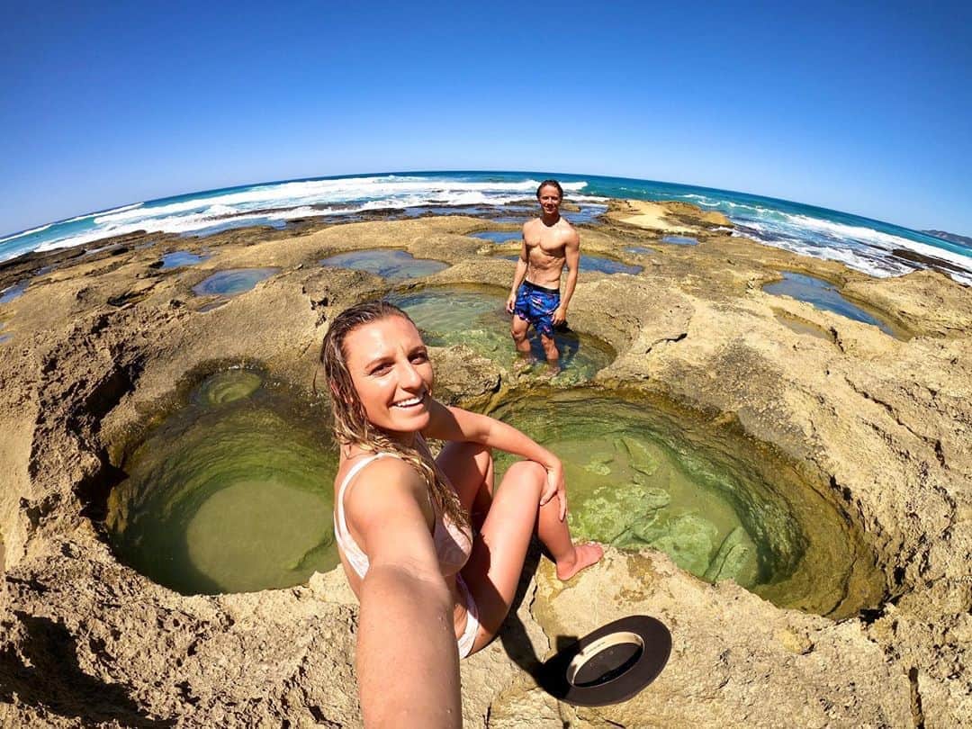 レイキー・ピーターソンのインスタグラム：「Back when we had a tan and the weather was a bit warmer in Australia ☺️🌞 @gopro」